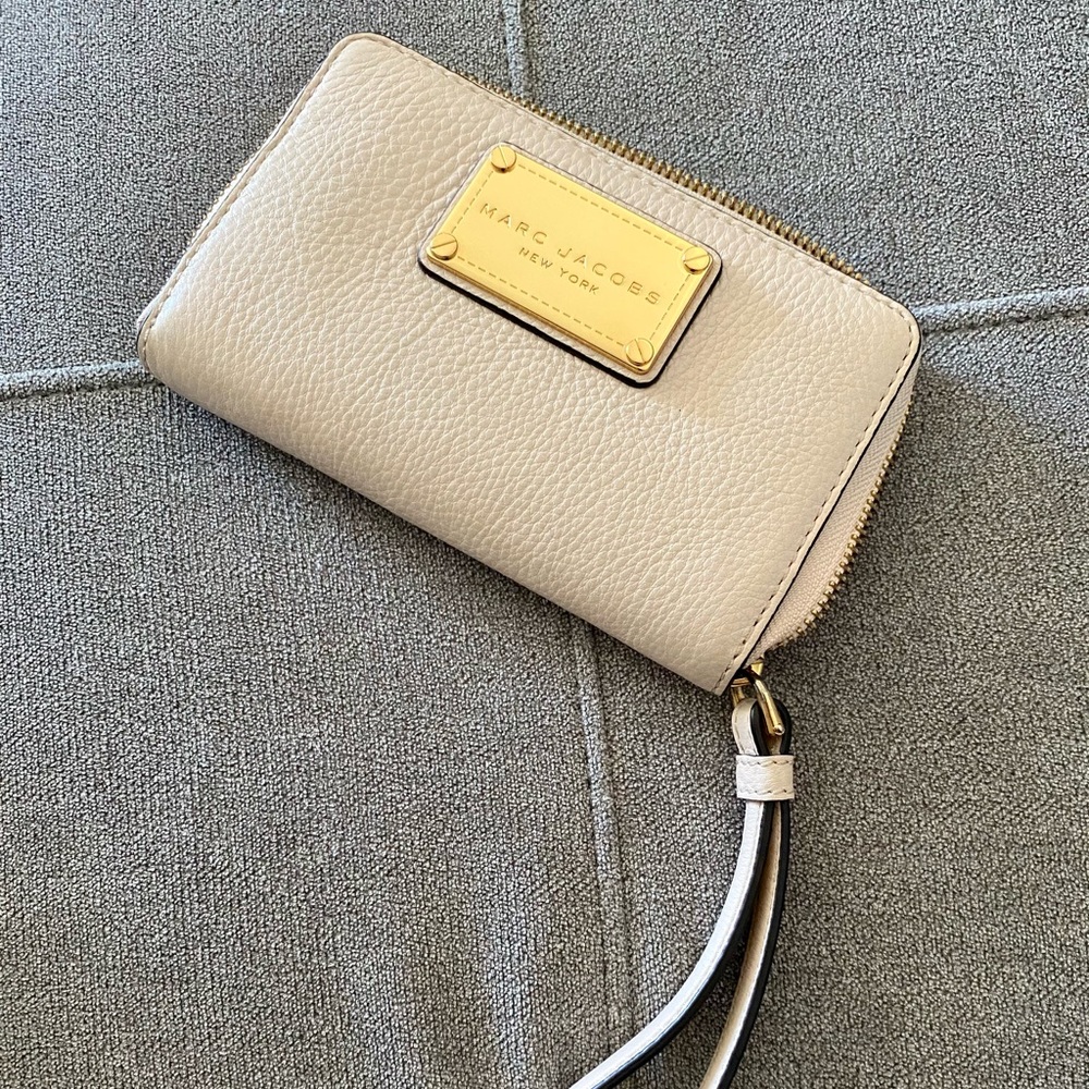 Marc Jacobs wallet/wristlet
